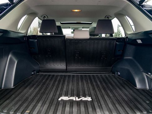 Used 2020 Toyota RAV4 XLE image 25