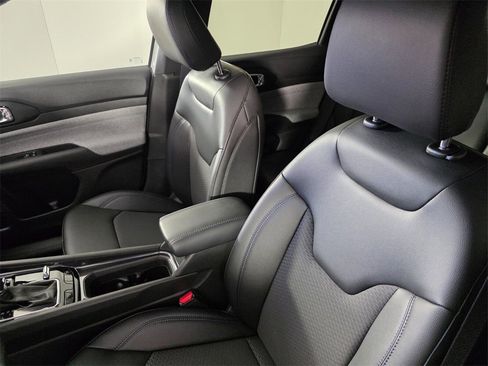 New 2026 Jeep Compass Latitude image 12