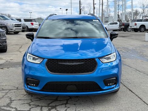 New 2026 Chrysler Pacifica Select image 3