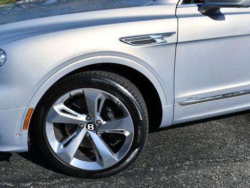 Used 2023 Bentley Bentayga Extended Wheelbase AWD/4WD image 79