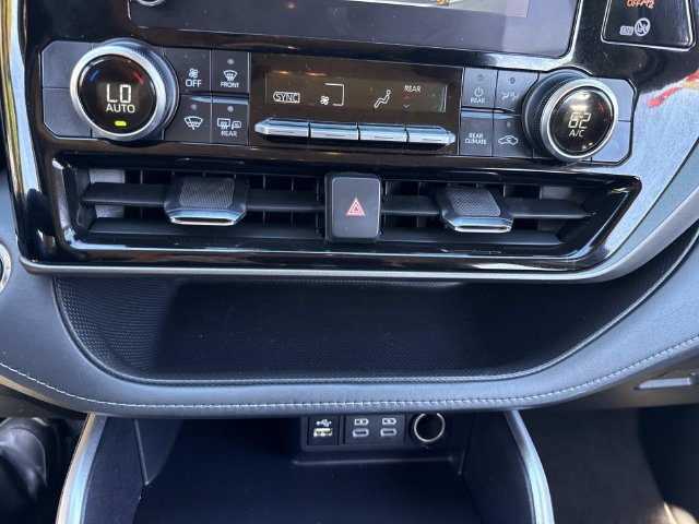 Used 2023 Toyota Highlander LE FWD image 28