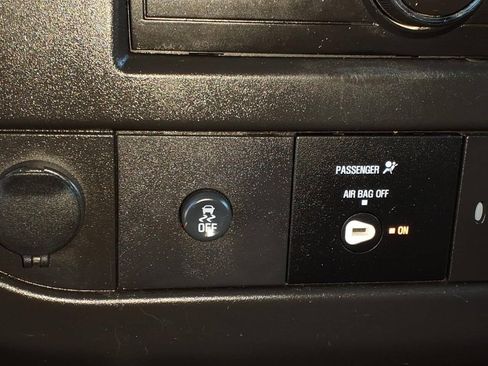 Used 2018 Chevrolet Express 2500 w/ Driver Convenience Package RWD image 26