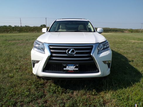 Used 2016 Lexus GX 460 w/ Premium Package AWD/4WD image 3
