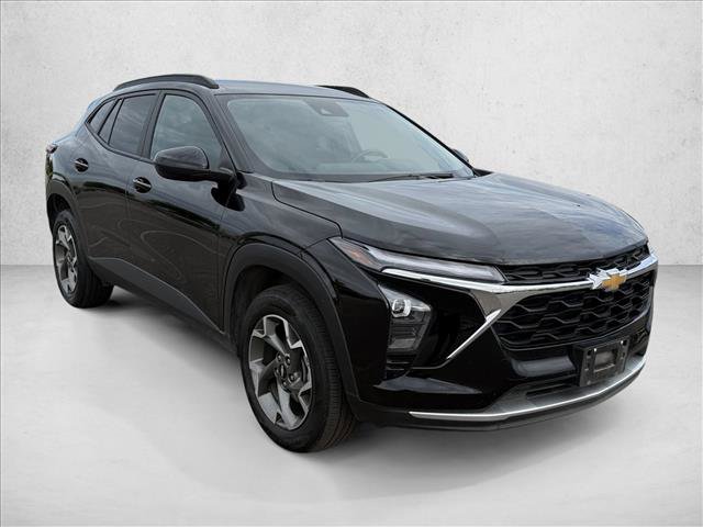 Used 2025 Chevrolet Trax LT w/ LT Convenience Package FWD image 3