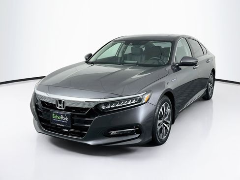 Used 2018 Honda Accord Touring image 3