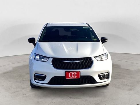 New 2026 Chrysler Pacifica Select image 9