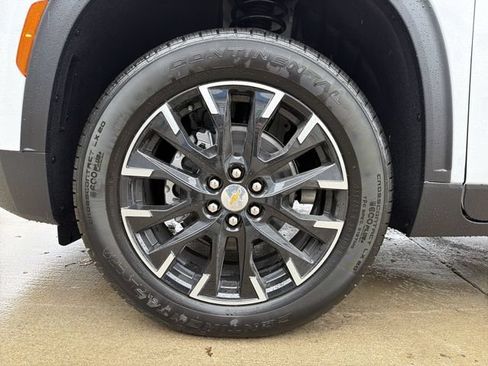 New 2026 Chevrolet Traverse LT w/ Sun and Wheel Package FWD image 11