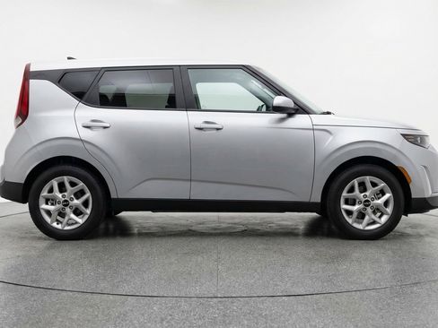 Used 2025 Kia Soul LX w/ LX Technology Package image 11