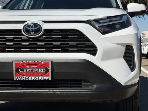 Used 2025 Toyota RAV4 XLE image 9