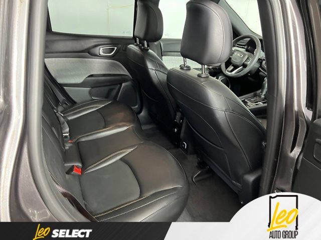 Used 2023 Jeep Compass Latitude w/ Sun and Sound Group AWD/4WD image 21