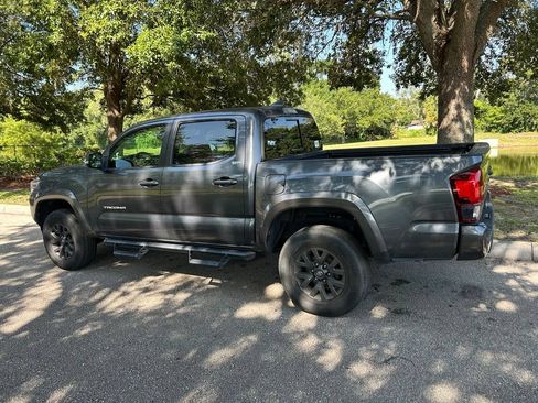 Used 2022 Toyota Tacoma SR5 w/ Technology Package RWD image 4