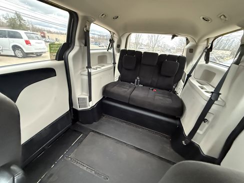 Used 2015 Dodge Grand Caravan SXT image 26