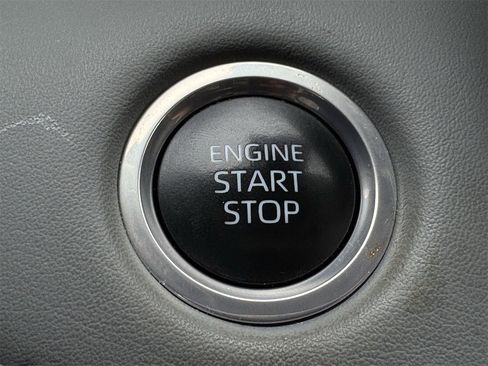 Used 2024 Toyota Highlander XLE image 21