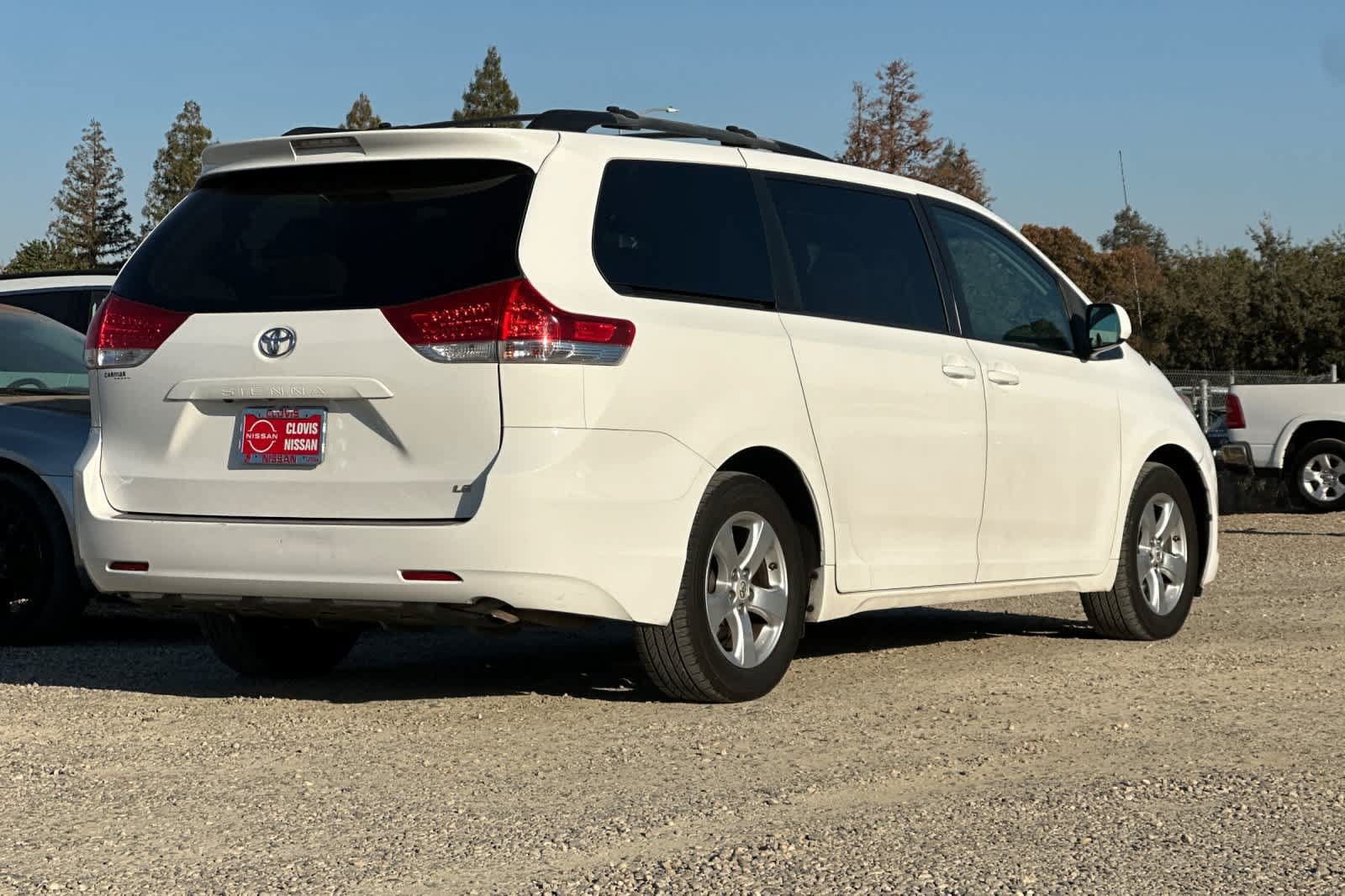 Used 2011 Toyota Sienna LE FWD image 3