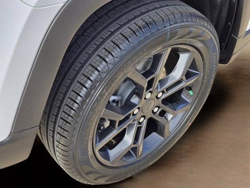 New 2025 Jeep Grand Cherokee Limited AWD/4WD image 8