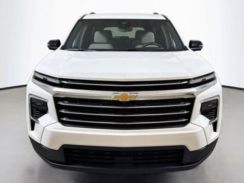 Certified 2026 Chevrolet Traverse LT w/ Driver Confidence Package FWD image 2