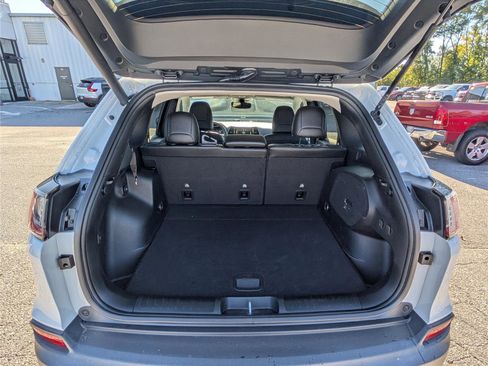 Used 2022 Jeep Cherokee Limited image 9