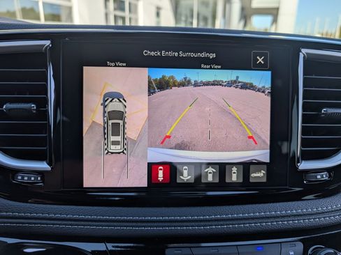 New 2026 Chrysler Pacifica Select w/ S Appearance Package image 3