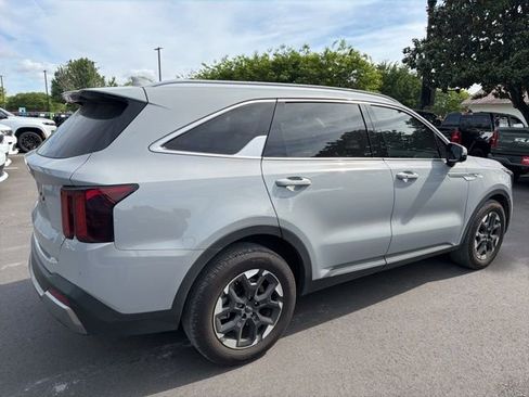 Used 2025 Kia Sorento S w/ Panoramic Sunroof Package image 3