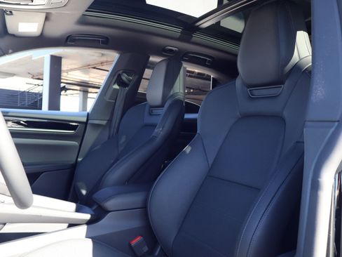 New 2026 Porsche Macan Electric image 5