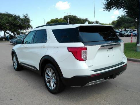 Used 2021 Ford Explorer XLT w/ Equipment Group 202A AWD/4WD image 13