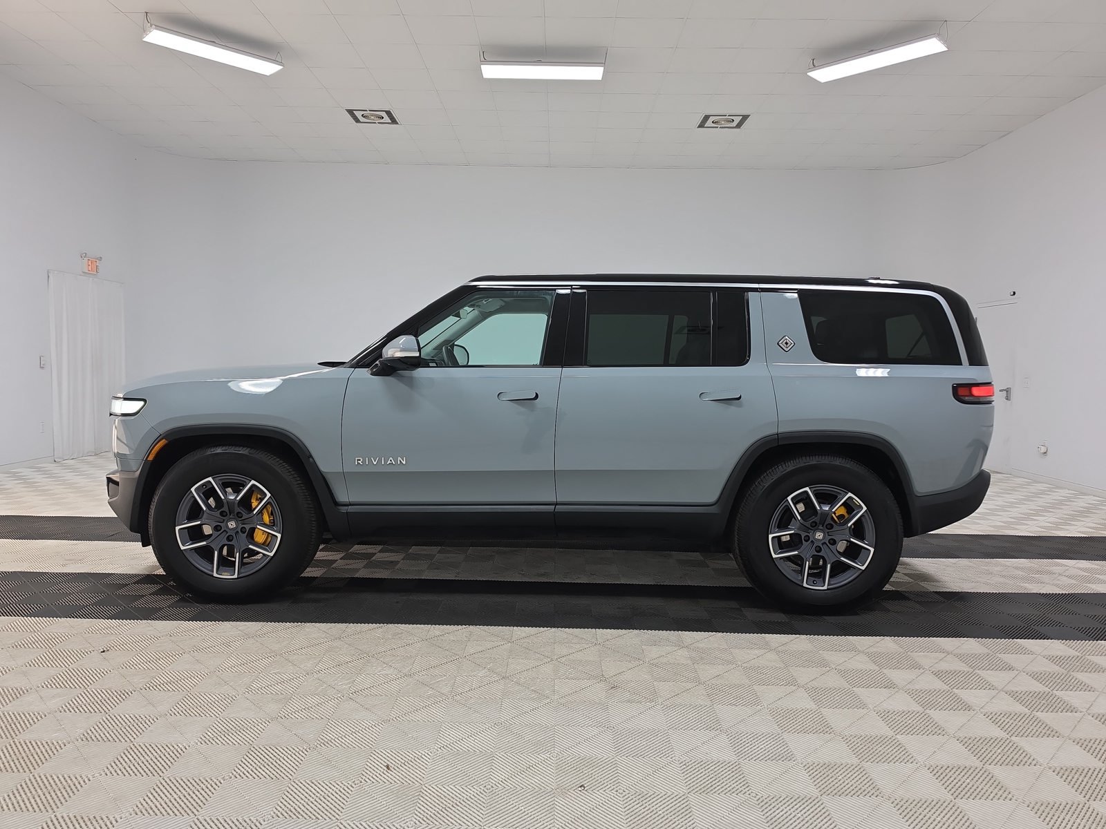 Used 2023 Rivian R1S Adventure Quad AWD/4WD image 2