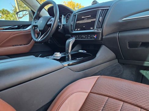 Used 2022 Maserati Levante Modena image 11