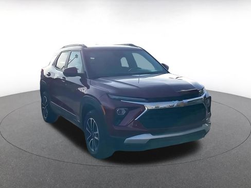 Used 2025 Chevrolet TrailBlazer LT w/ Driver Confidence Package image 3