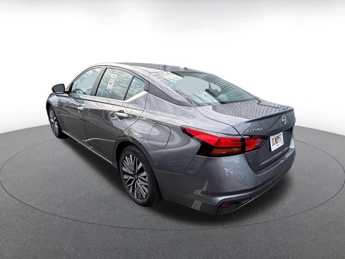 Used 2025 Nissan Altima 2.5 SV FWD image 10