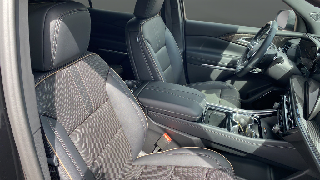 Used 2026 Chevrolet Traverse High Country w/ LPO, Floor Liner Package AWD/4WD image 15