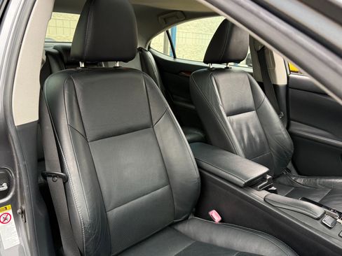 Used 2013 Lexus ES 300h image 12