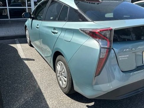 Used 2018 Toyota Prius One FWD image 3