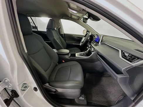Certified 2025 Toyota RAV4 LE image 28