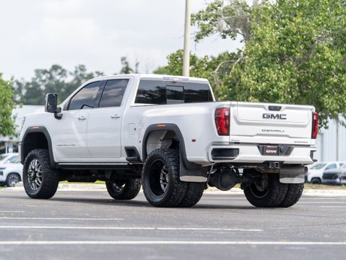Used 2024 GMC Sierra 3500 Denali Ultimate AWD/4WD image 3