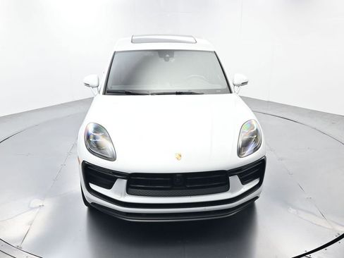 Certified 2025 Porsche Macan AWD/4WD image 44