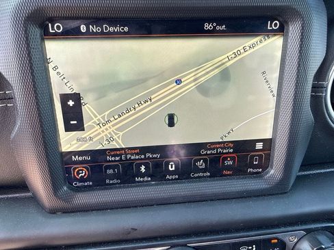Used 2018 Jeep Wrangler Unlimited Sahara w/ Uconnect 4C Nav & Sound Group AWD/4WD image 24