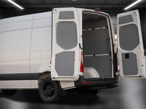 Used 2025 Mercedes-Benz Sprinter 2500 image 18