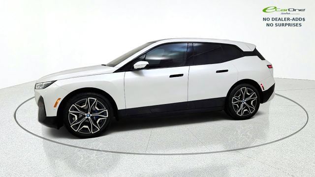 Used 2024 BMW iX xDrive50 w/ Premium Package AWD/4WD image 4