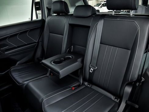 Certified 2024 Volkswagen Tiguan SE w/ Panoramic Sunroof Package image 14