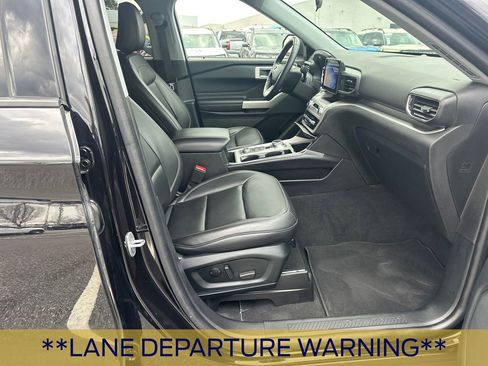 Certified 2022 Ford Explorer XLT w/ Equipment Group 202A image 15