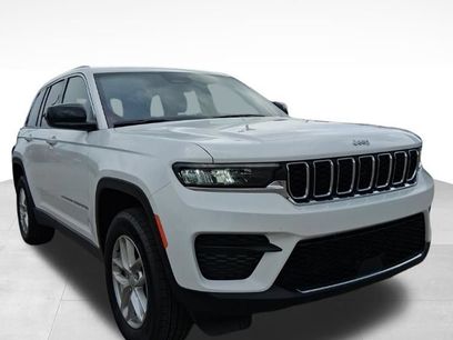 New 2026 Jeep Grand Cherokee Laredo w/ Trailer Tow Package