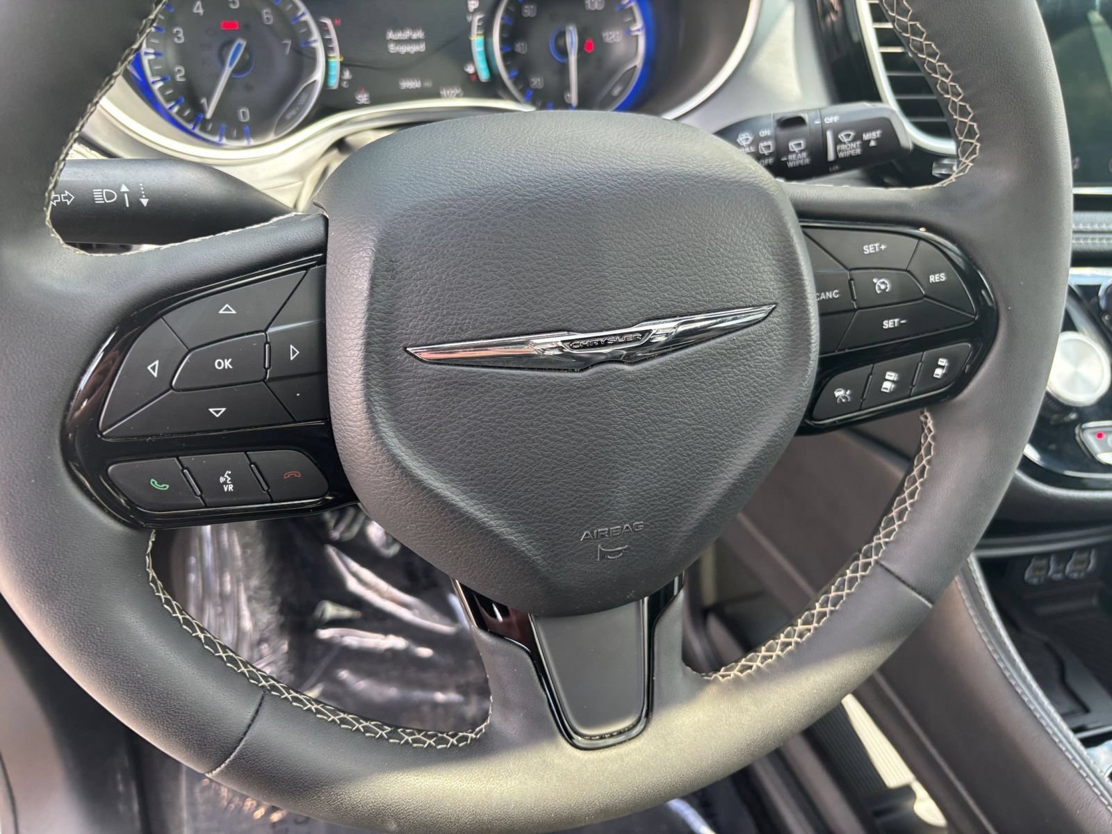 Used 2025 Chrysler Pacifica Limited FWD image 29