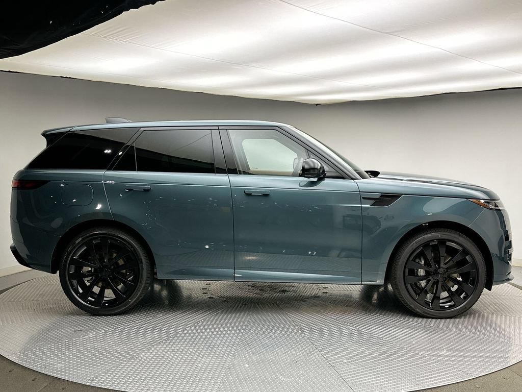 New 2027 Land Rover Range Rover Sport Dynamic SE AWD/4WD image 4