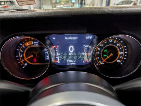 Used 2022 Jeep Wrangler Unlimited Sahara AWD/4WD image 18