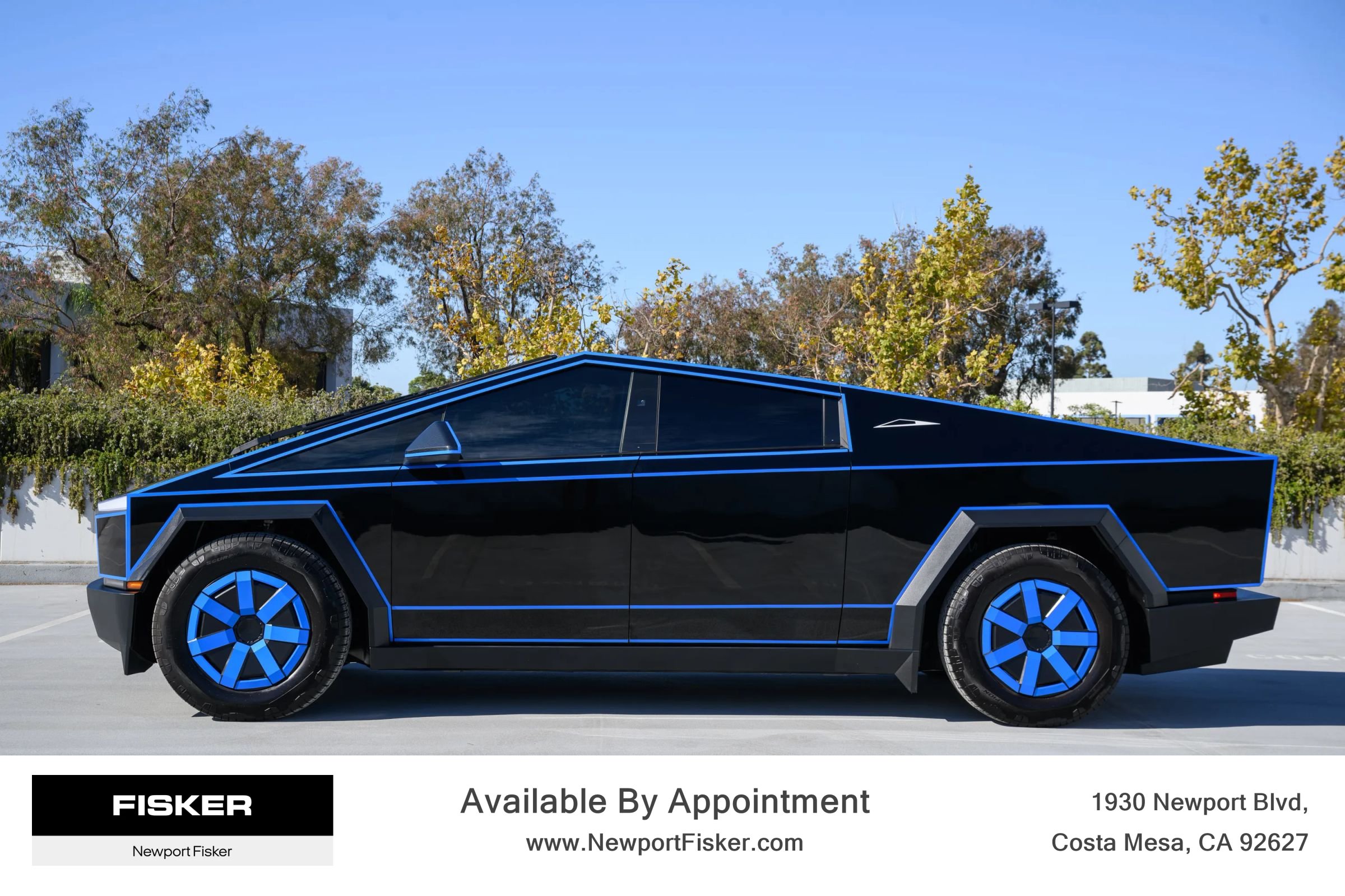 Used 2024 Tesla Cybertruck AWD Crew Cab image 4