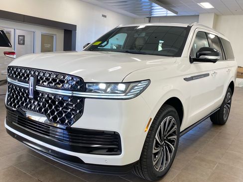 New 2025 Lincoln Navigator Black Label image 4