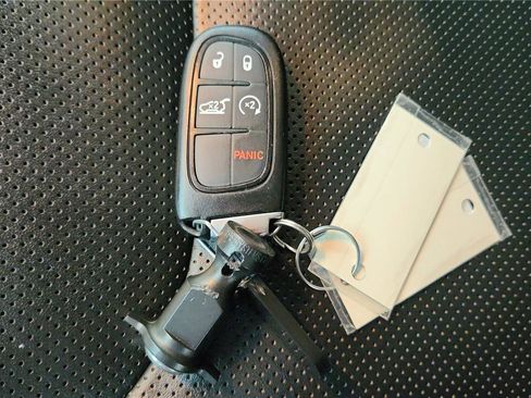 Used 2021 Jeep Cherokee Latitude Lux w/ Comfort/Convenience Group image 41