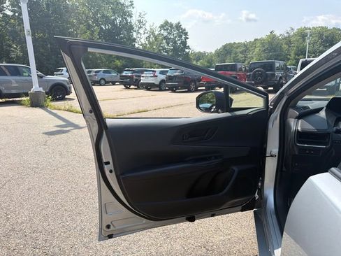 Used 2025 Toyota Prius LE FWD image 21