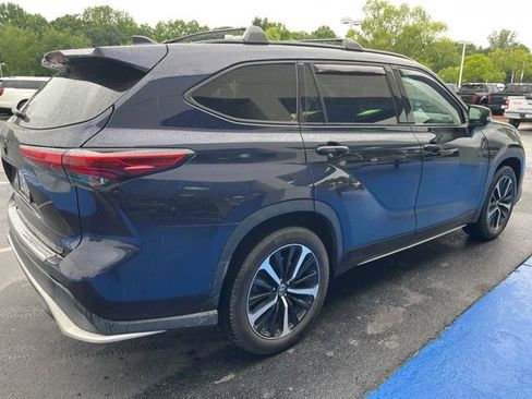 Used 2022 Toyota Highlander XSE AWD/4WD image 3