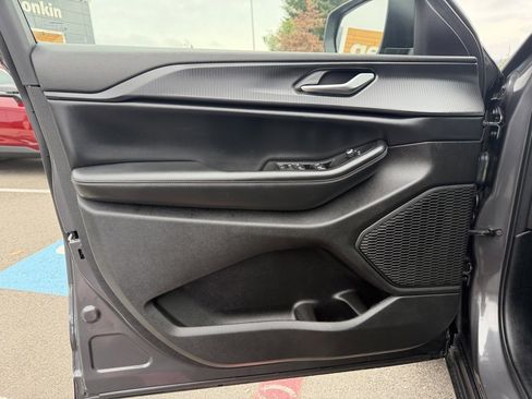 Used 2024 Jeep Grand Cherokee Laredo X w/ Trailer Tow Package image 12